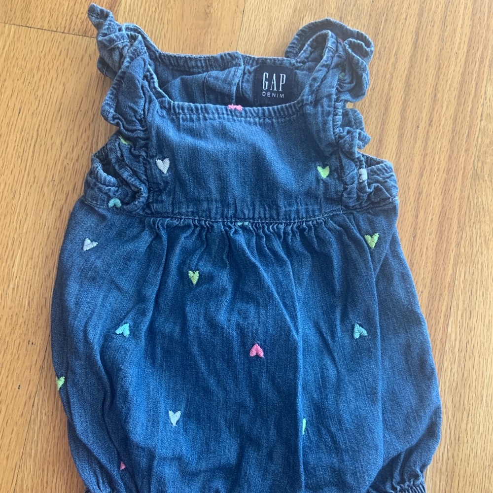 Gap Romper with hearts 0-3mo